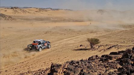 Rely Dakar: Zapletal so Sýkorom priebežne na 9.mieste v triede T1.1