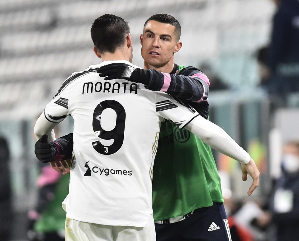 Álvaro Morata oslavuje s Cristianom Ronaldom.