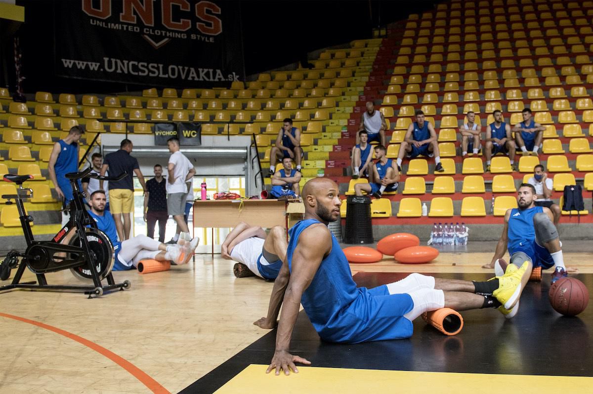 Slovenskí basketbalisti počas tréningu.