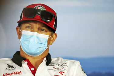 Kimi Räikkönen sa vraj už rozhodol, na otázky novinárov odpovedal typickým svojským spôsobom
