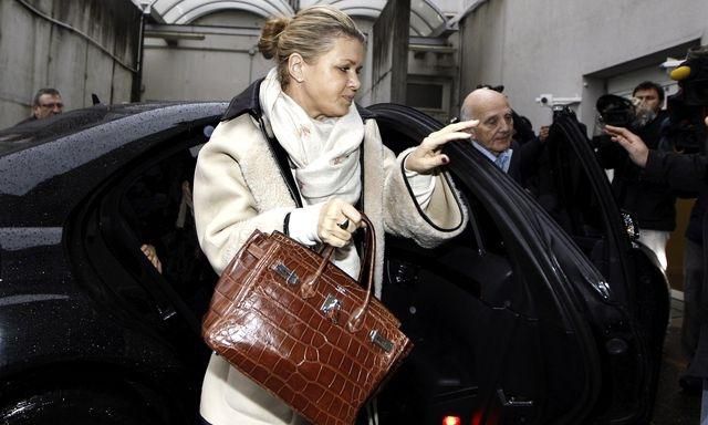 Corinna schumacher vystupuje z auta jan2014 reuters