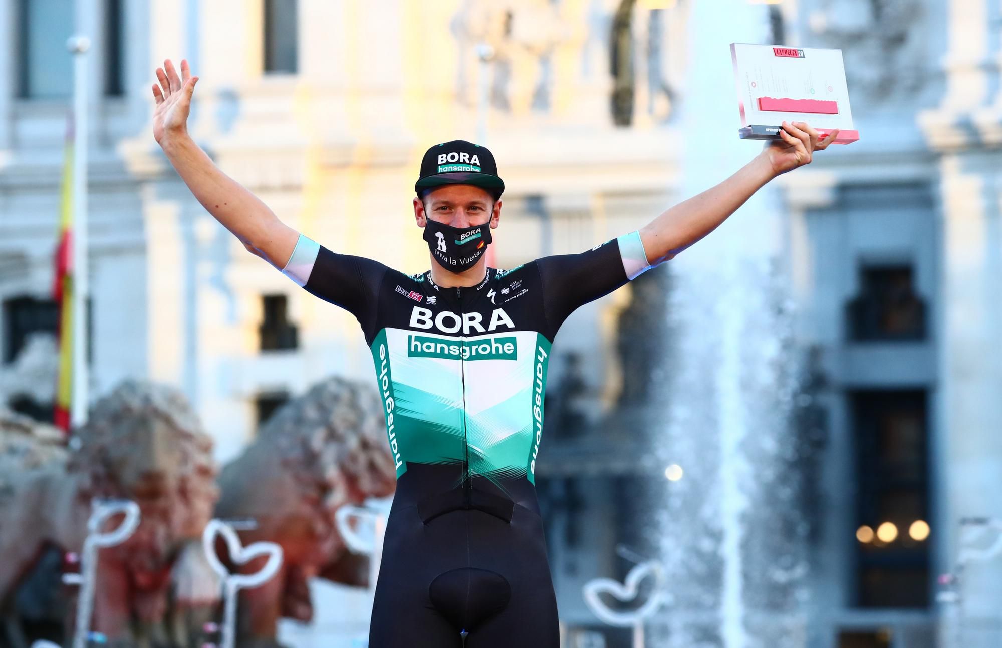 V záverečnej 18. etape 75. ročníka Tour de France triumfoval Nemec Pascal Ackermann (Bora-Hansgrohe)