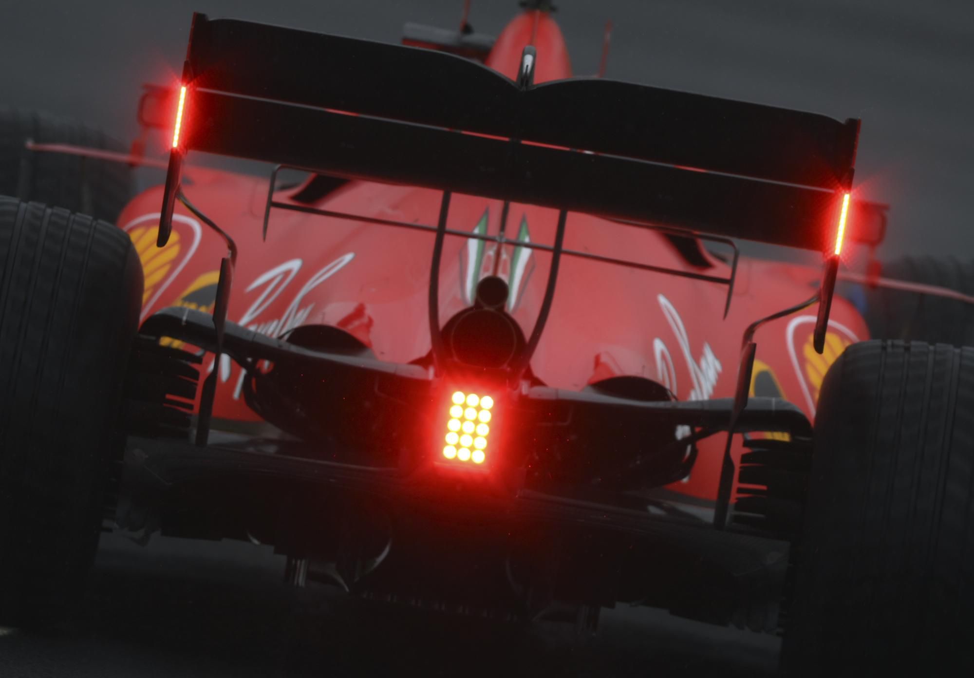 Jazdec Ferrari Charles Leclerc.