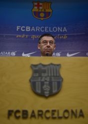 Fanúšikovia FC Barcelona oslavujú, Bartomeu rezignoval na post prezidenta klubu