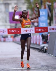 Maratón v Londýne ovládli Brigid Kosgeiová a Shura Kitata