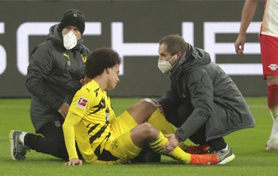 Borussia Dortmund prišla o stredopoliara Witsela, chýbať bude niekoľko mesiacov