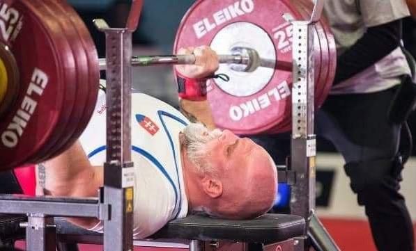 Marek Kamzík dokáže v súčasnosti vytlačiť na lavičke viac ako 200 kilogramov.