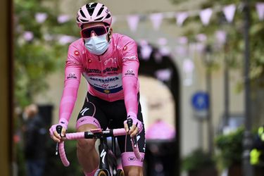 Giro: Pôvodne mal byť iba náhradníkom, po dvoch týždňoch však zvyšuje náskok v ružovom drese