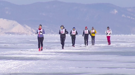 Ľadový maratón na Bajkalskom jazere vyhral bývalý hráč Chelsea