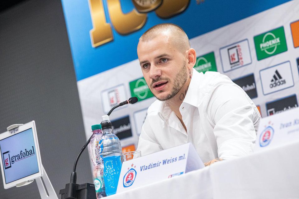Nová posila klubu Vladimír Weiss mladší počas tlačovej konferencie klubu ŠK Slovan Bratislava.
