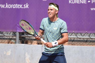 ATP Marseille: Alex Molčan prehral v 1. kole s Pouillem, nedarilo sa ani Nišikorimu