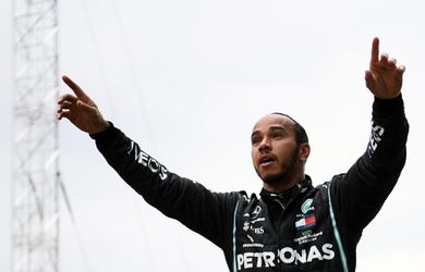 Ohlasy svetových médií na siedmy majstrovský titul Lewisa Hamiltona