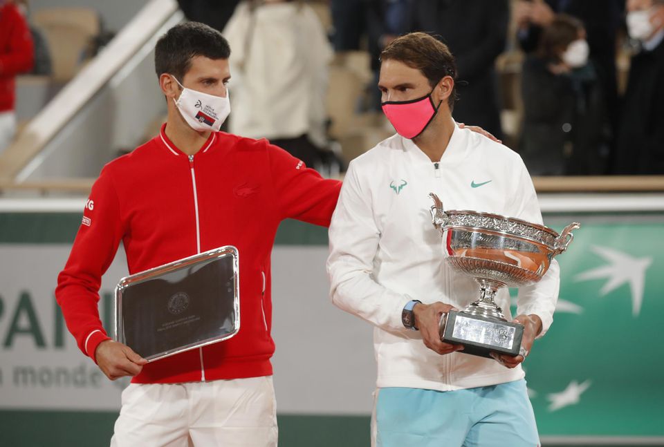 Novak Djokovič a Rafael Nadal po finále Roland Garros