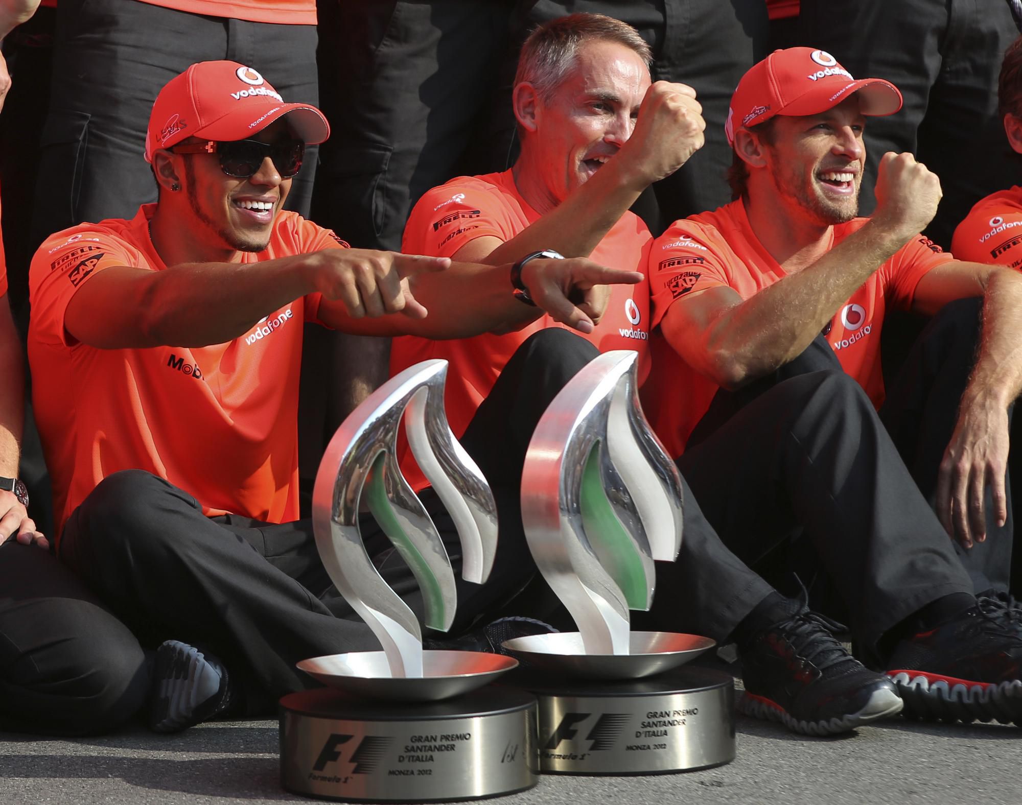 Lewis Hamilton, Martin Whitmarsh a Jenson Button v roku 2012.