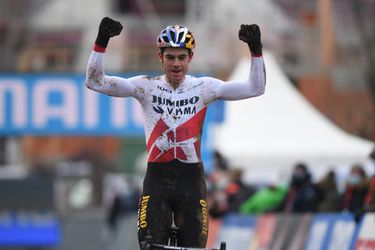 Cyklokros: Univerzál Wout Van Aert sa stal celkovým víťazom Svetového pohára