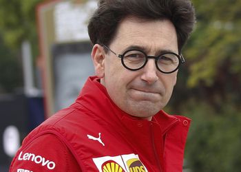 Šéf Ferrari Mattia Binotto pre chorobu vynechá záverečnú VC Abú Zabí