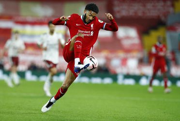 Joe Gomez sa zranil na reprezentačnom tréningu. FIFA za to bohato odškodní Liverpool