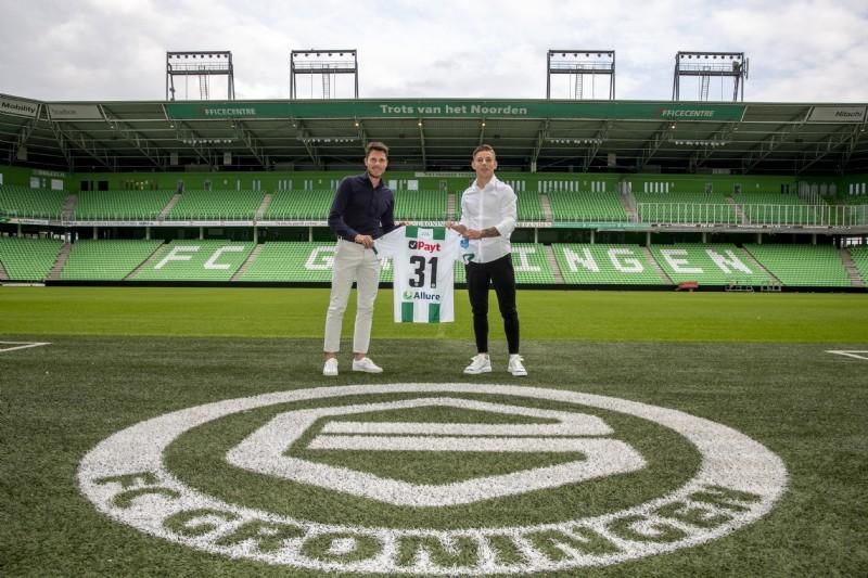 Tomáš Suslov po podpise novej zmluvy s FC Groningen