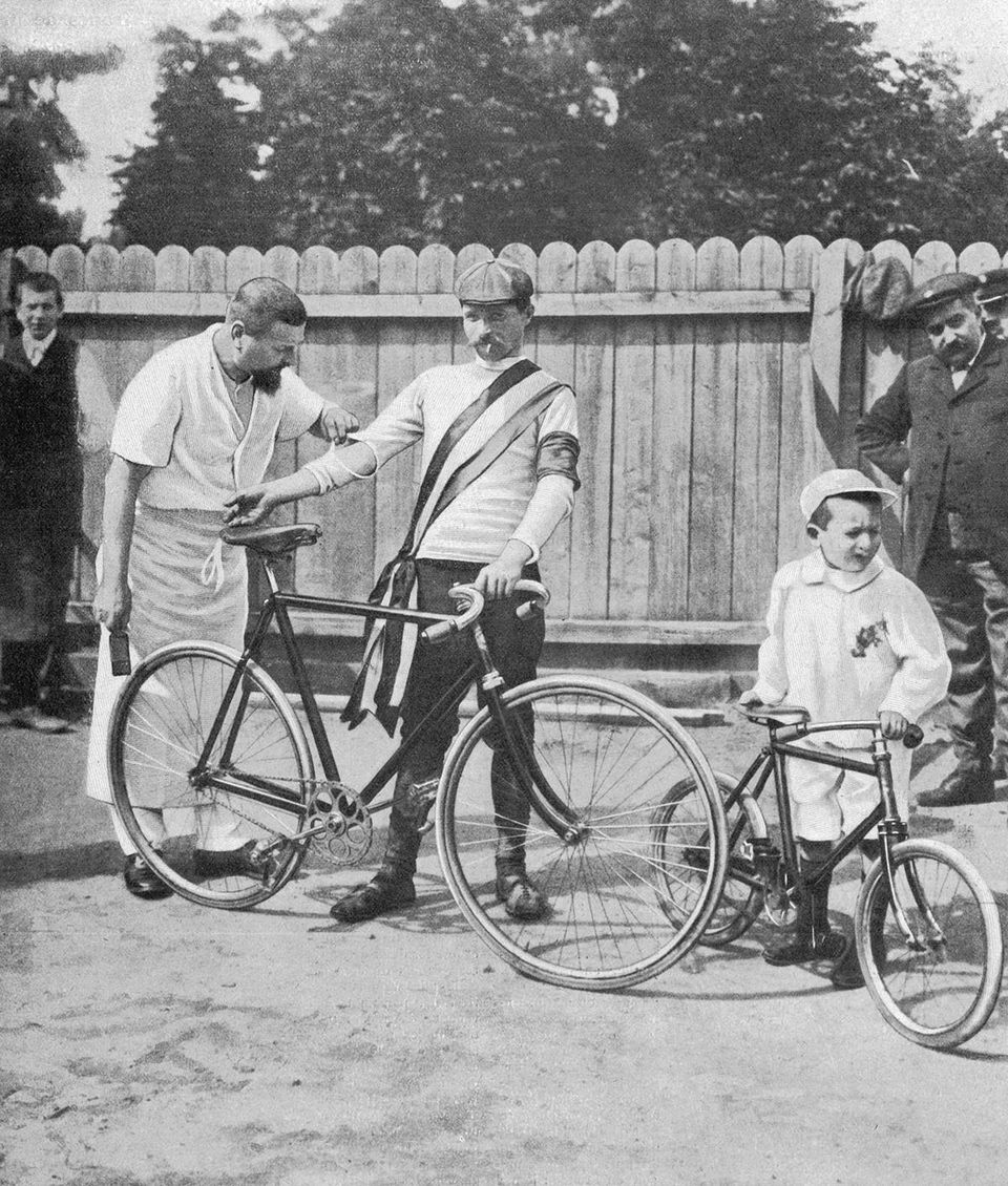 Maurice Garin dosahoval svoje cyklistické triumfy s výškou 162 cm a hmotnosťou 60 kg.
