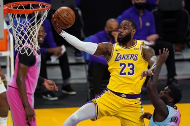 NBA: Lakers prehrali doma s Miami, Washington ukončil šnúru Portlandu