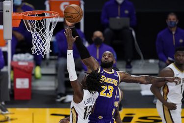 NBA: Lakers vyhrali piaty duel v rade, v súboji európskych hviezd triumf Milwaukee