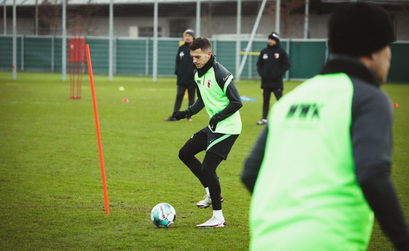 László Bénes na tréningu FC Augsburg