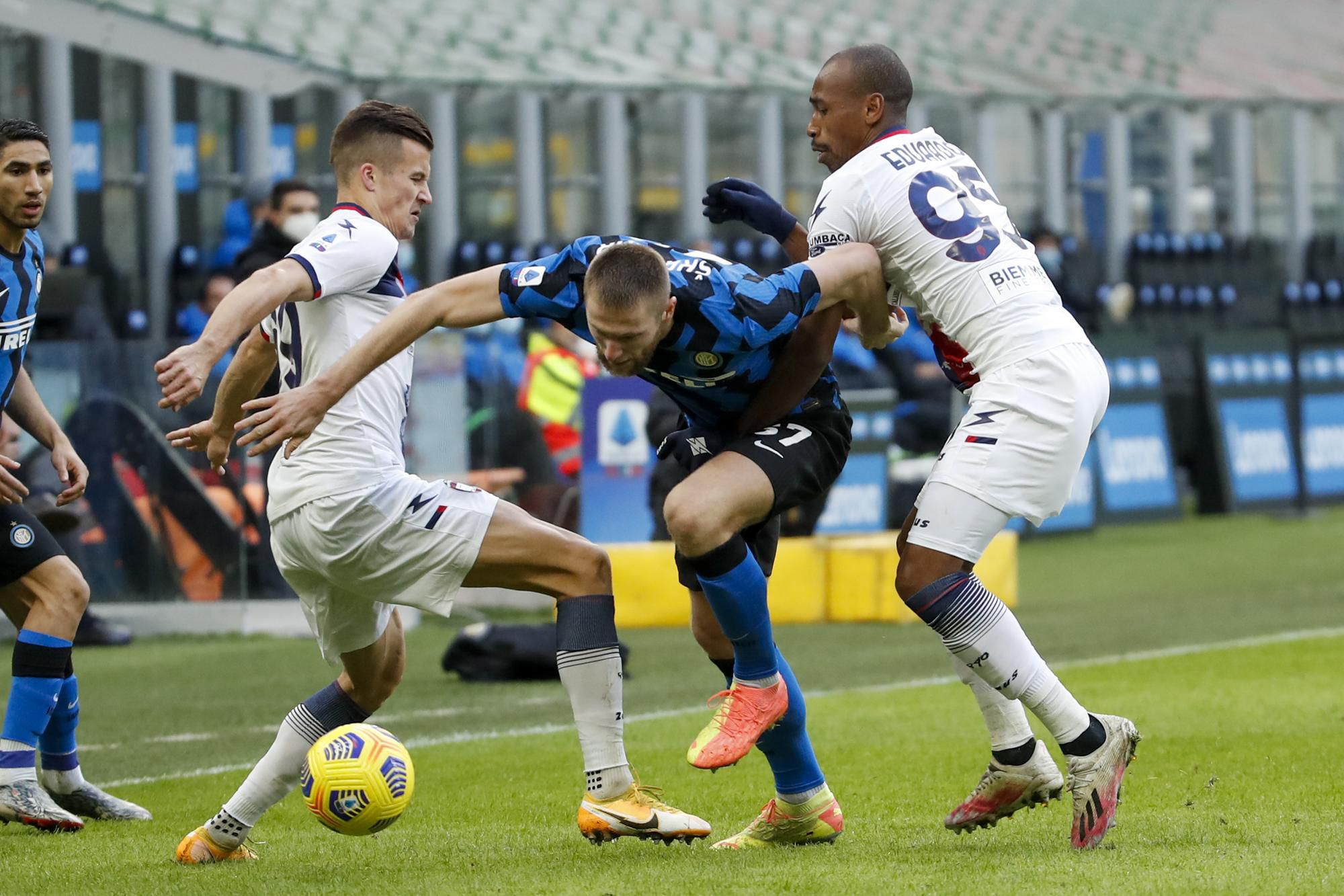 Milan Škriniar v zápase Inter Miláno - Crotone