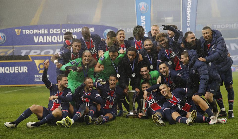 Paríž Saint-Germain oslavuje zisk francúzskeho Superpohára