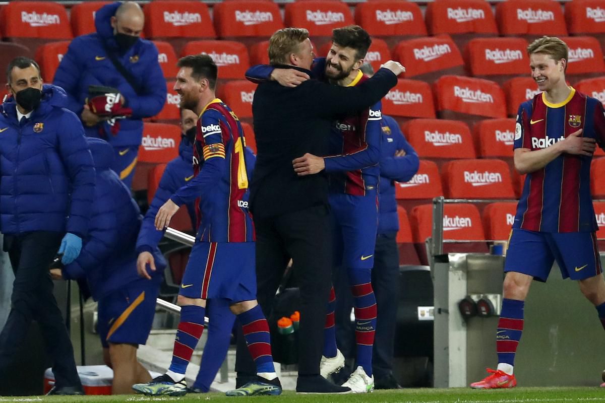 Gerard Piqué a Ronald Koeman.