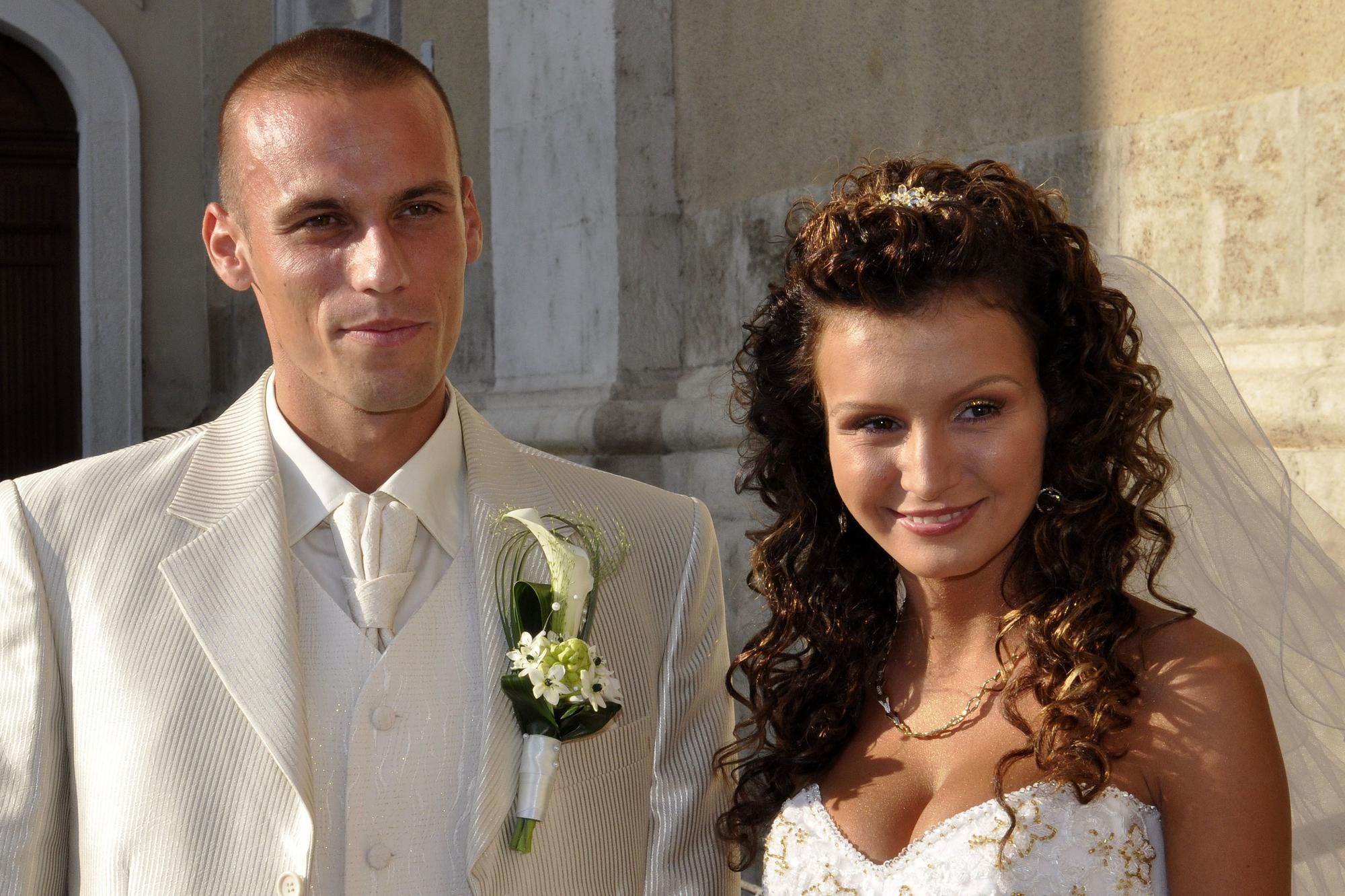 Kamil Kopúnek s manželkou na fotografii so svadby v roku 2010.