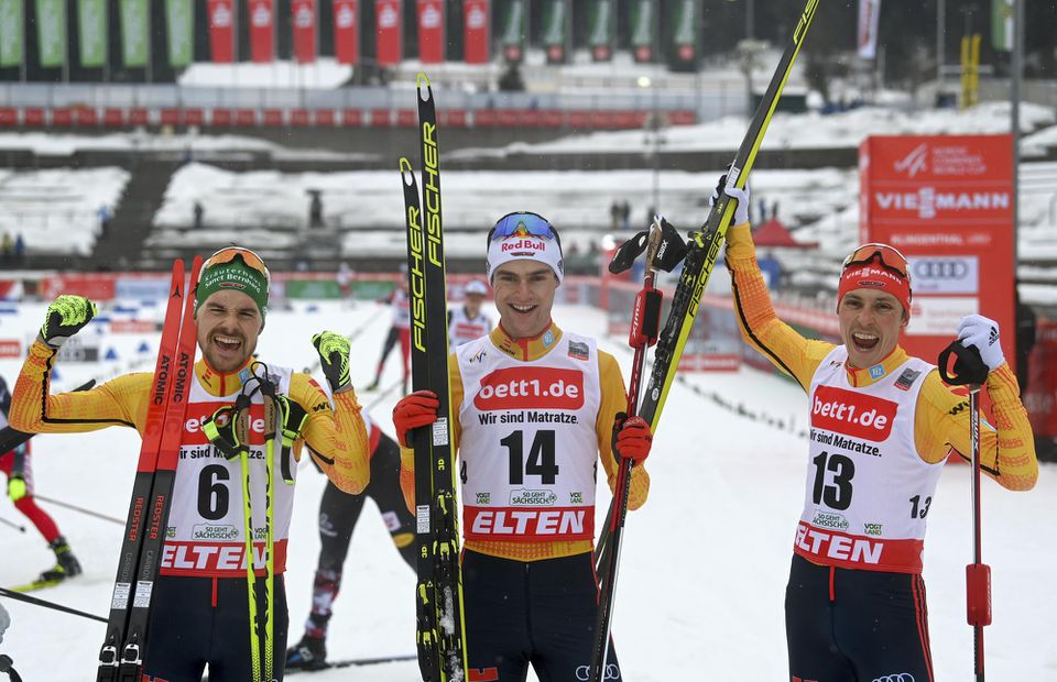 1. Vinzenz Geiger (v strede) 2. Fabian Riessle (vľavo) 3. Eric Frenzel (všetci Nem.)