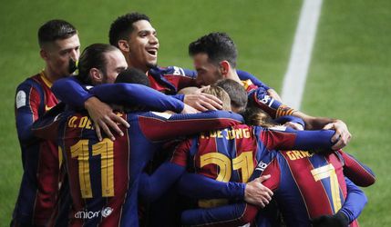Barcelona po penaltovej dráme postúpila do finále španielskeho Superpohára
