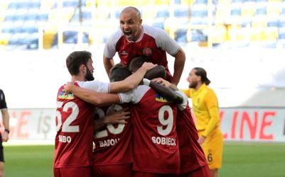Martin Škrtel pri prehre v derby s Besiktasom, Sabo zachránil gólom bod Karagümrüku
