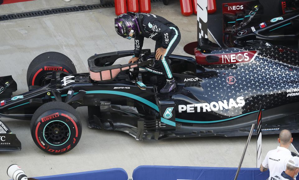 Lewis Hamilton počas kvalifikácie na VC Ruska