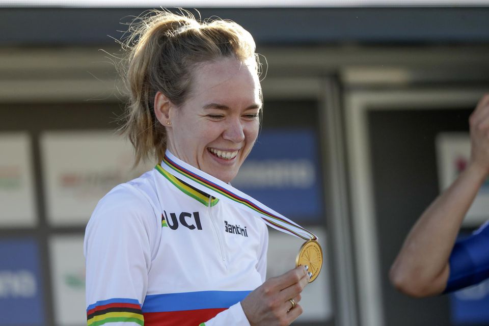 Anna van der Breggenová s druhou zlatou medailou z MS v cyklistike