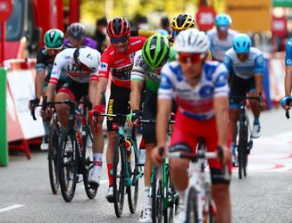 Vuelta: Záverečný špurt v Madride ovládol Saganov kolega, Primož Roglič obhájil celkový triumf