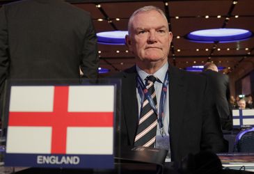 „Farební“ futbalisti ho vyšli draho, prezident anglického futbalu skončil