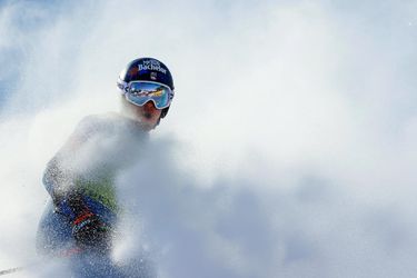 Svetový pohár: Tommy Ford vyviazol z pádu bez vážnejšej ujmy, druhý lyžiar toľko šťastia nemal