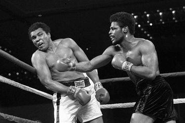 Zomrel boxerský šampión, ktorý v roku 1978 zobral Alimu titul majstra sveta