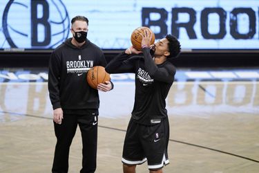 NBA: Spencer Dinwiddie si zranil koleno, musí na operáciu
