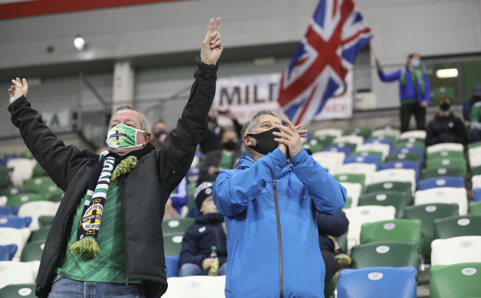 Fanúšikovia na zápase Severného Írska v Belfaste