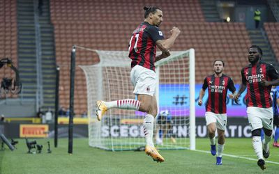 Ibrahimovič dvoma gólmi rozhodol milánske derby, Juventus zakopol s Crotone