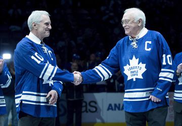 Toronto Maple Leafs smúti. Zomrela veľká legenda klubu