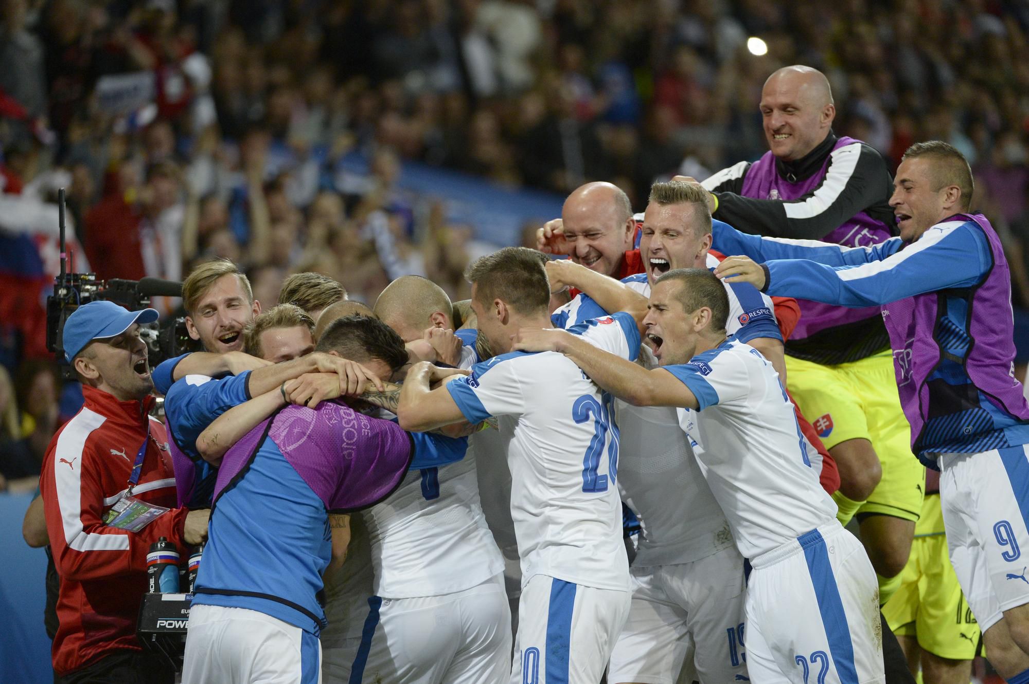 Radosť Slovenska po góle do siete Ruska na EURO 2016