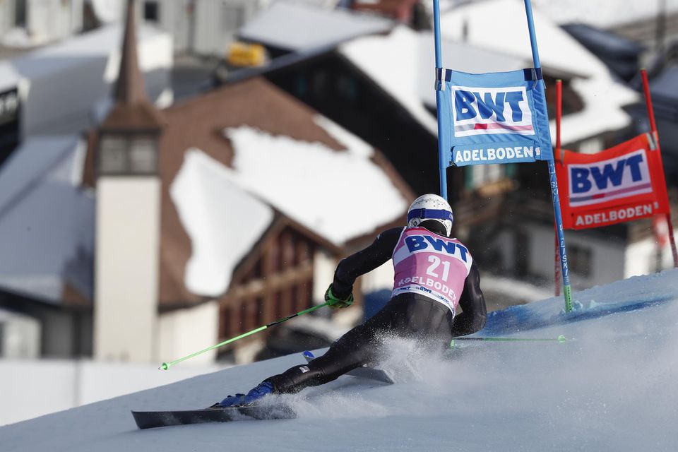 Adam Žampa počas obrovského slalomu vo švajčiarskom Adelbodene