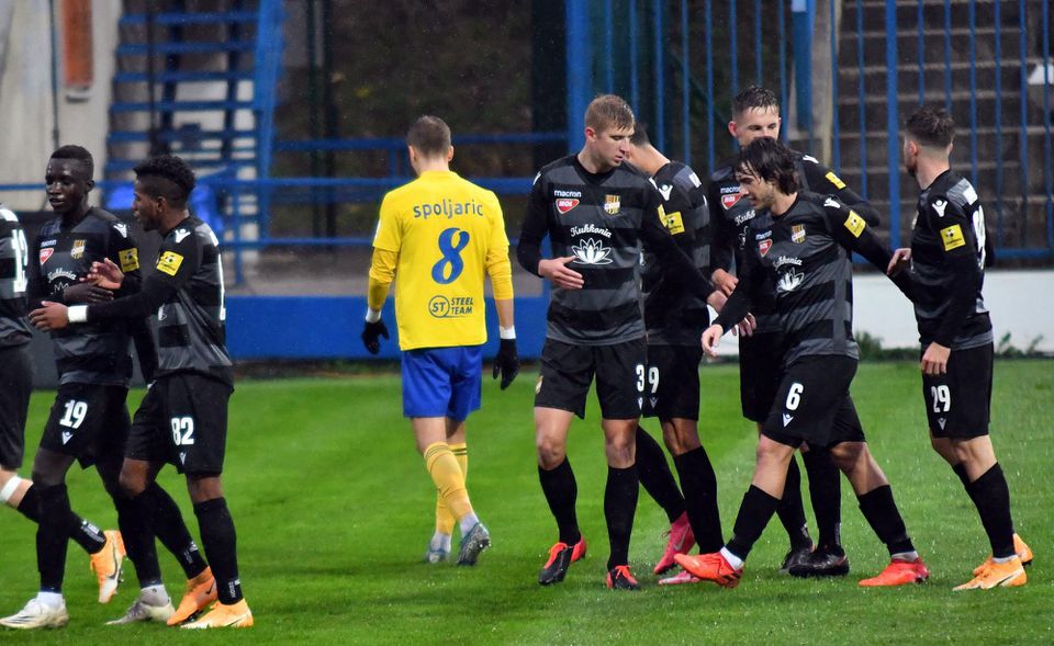 hráči FC DAC 1904 Dunajská Streda oslavujú gól v zápase proti MFK Zemplín Michalovce