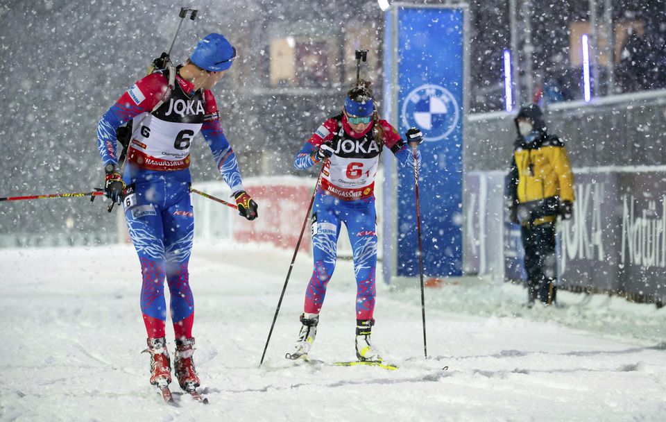 Jevgenija Pavlovová a Matvej Jelisejev počas 28. ročníka biatlonovej World Team Challenge