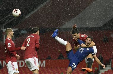 Lampard chcel penaltu: Povolené je držanie, ale „zverák“ nie