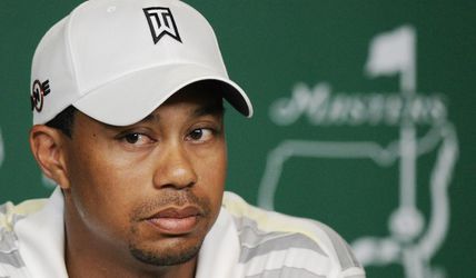Tigera Woodsa previezli do inej nemocnice