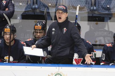 HC Slovan Bratislava odvolal trénera Romana Stantiena. Vedenie klubu už oznámilo aj jeho nástupcov